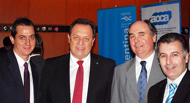 Alejandro Lastra, Director de Marketing de la Agencia Córdoba Turismo; Gustavo Santos, Presidente de la Agencia Córdoba Turismo; Diego Gutierrez, Presidente de Asociación Argentina de Organizadores de Congresos.