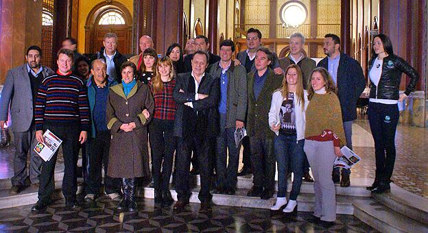 Lic Gustavo Santo junto a los organizadores del evento La Vuelta a las Sierras Chicas